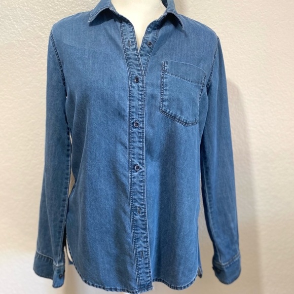 Athleta Button Down Denim Shirt Woman Sz XS - Picture 1 of 10